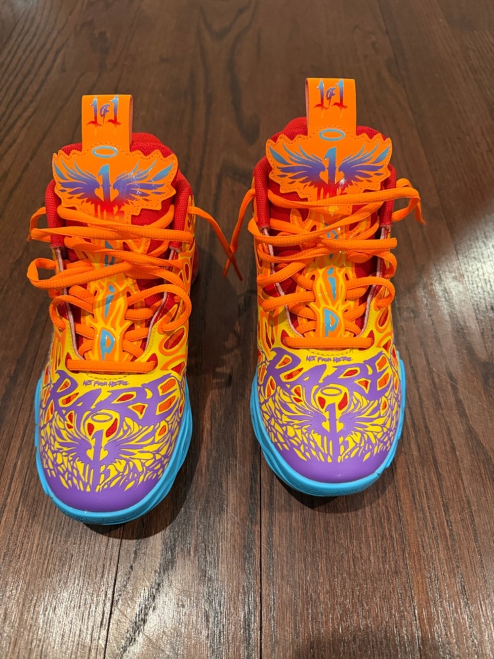Kids puma lamelo worn once inside.